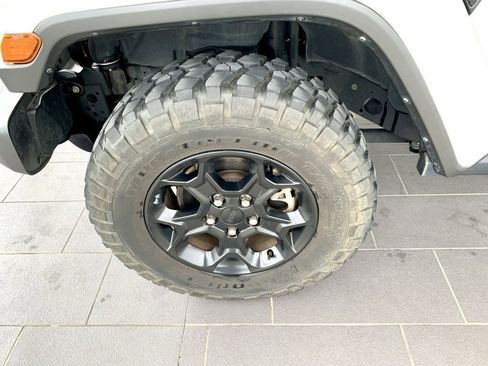 Used 2023 Jeep Gladiator Willys image 10