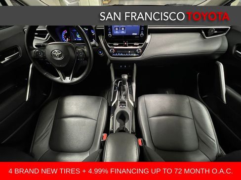 Certified 2022 Toyota Corolla Cross XLE image 24