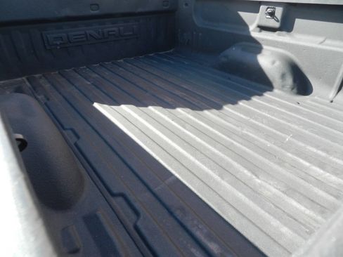 Used 2017 GMC Sierra 2500 Denali w/ Duramax Plus Package AWD/4WD image 18