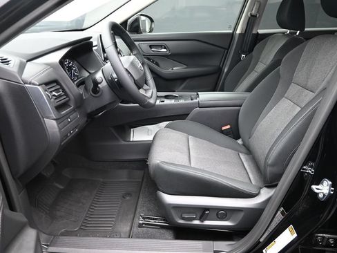 Certified 2026 Nissan Rogue SV FWD image 19