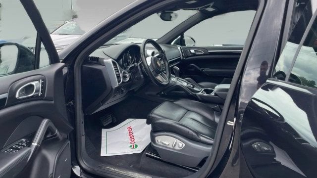 Used 2017 Porsche Cayenne AWD/4WD image 14