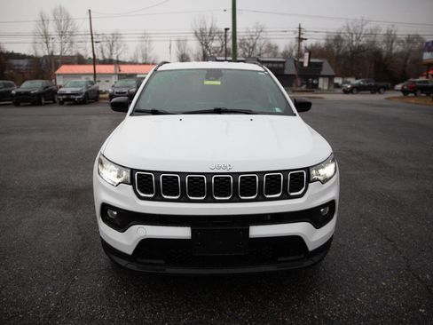 Used 2024 Jeep Compass Latitude image 8