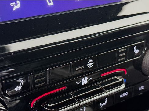 Used 2024 Jeep Grand Cherokee Altitude image 24