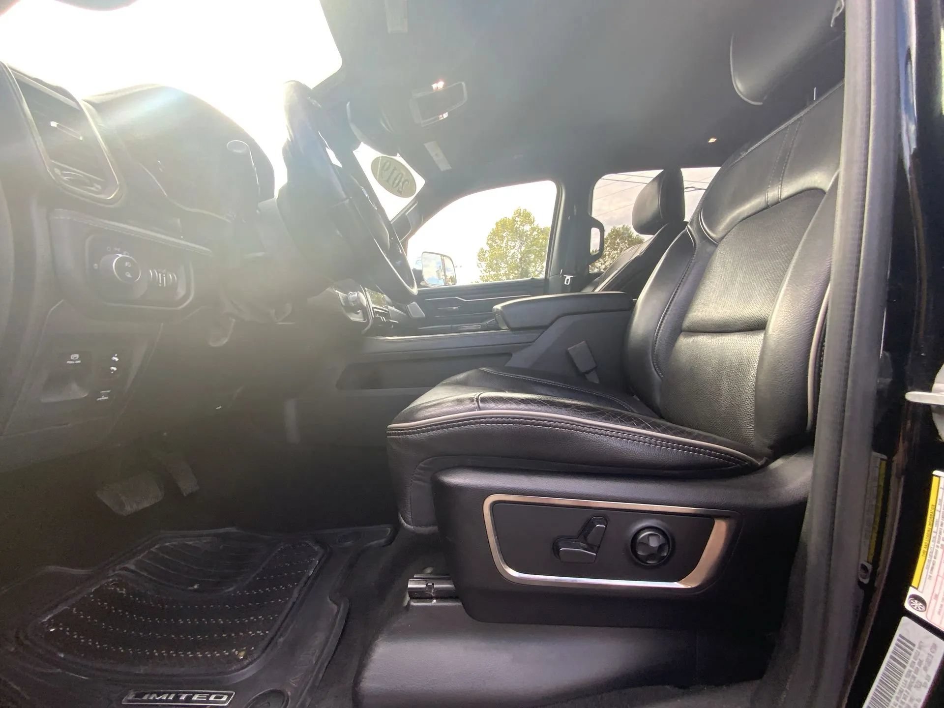 Used 2019 RAM 1500 Limited AWD/4WD image 14