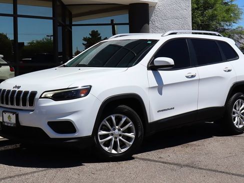 Used 2020 Jeep Cherokee Latitude FWD image 2