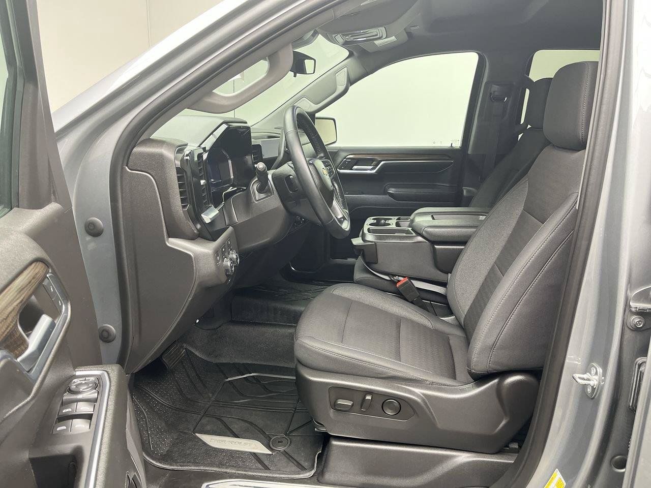 Certified 2023 Chevrolet Silverado 1500 LT AWD/4WD image 3