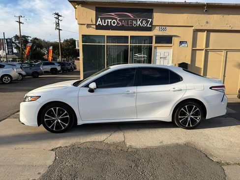 Used 2020 Toyota Camry SE FWD image 7