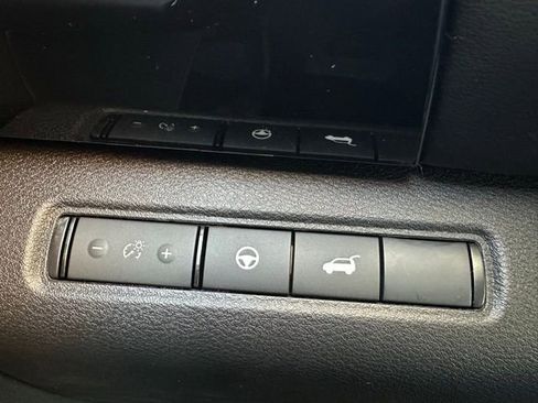 New 2025 Nissan Pathfinder SV w/ SV Premium Package image 31