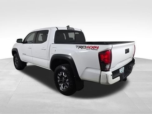 Used 2018 Toyota Tacoma TRD Off-Road AWD/4WD image 5