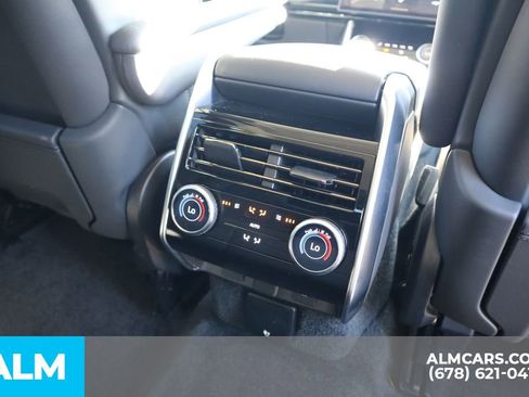 Used 2023 Land Rover Range Rover Autobiography image 27