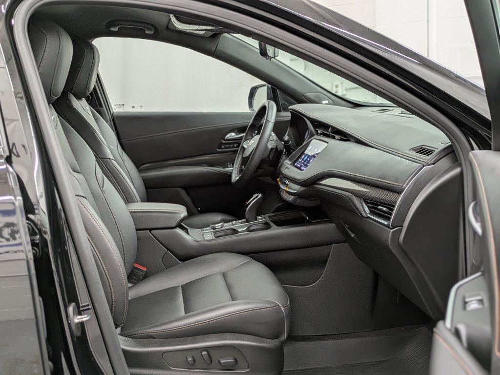 Used 2022 Cadillac XT4 Sport w/ Enhanced Visibility Package AWD/4WD image 21