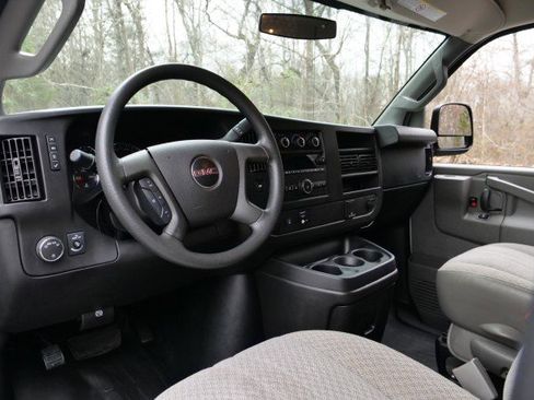 Used 2017 GMC Savana 2500 image 2