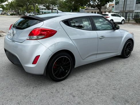 Used 2013 Hyundai Veloster FWD image 6