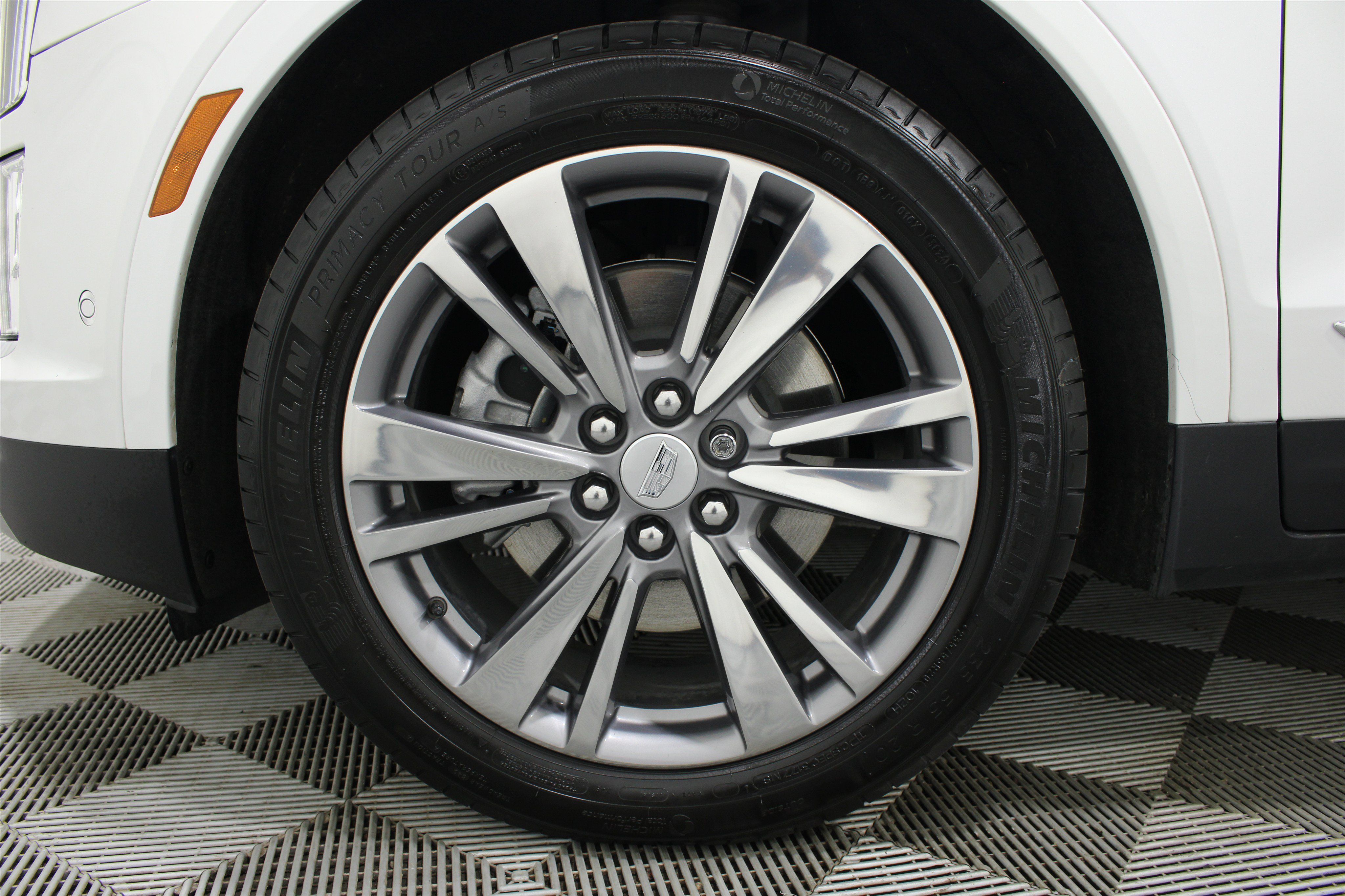 Used 2025 Cadillac XT5 Premium Luxury w/ Technology Package AWD/4WD image 41