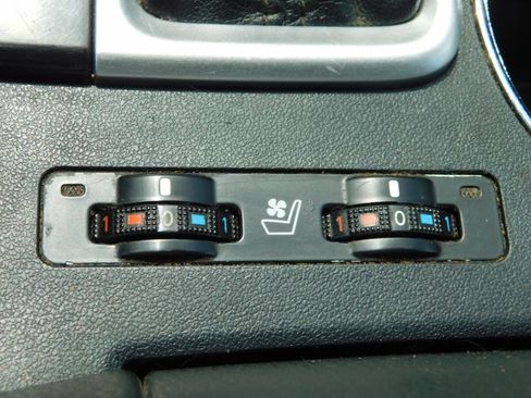 Used 2014 Toyota Highlander Limited image 18