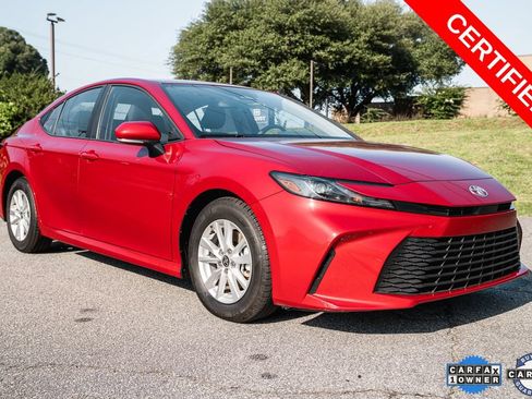 Used 2025 Toyota Camry LE FWD image 9