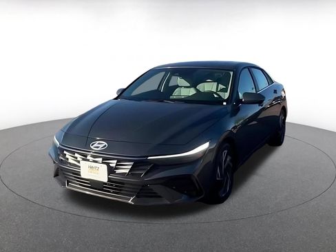 Used 2025 Hyundai Elantra Limited image 7