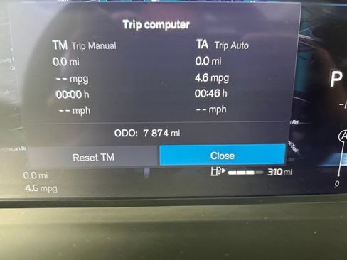 Certified 2025 Volvo XC40 B5 Plus AWD/4WD image 22