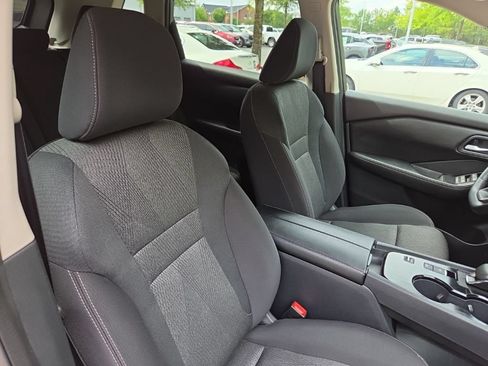 Certified 2025 Nissan Rogue SV FWD image 40