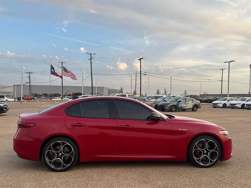 Used 2022 Alfa Romeo Giulia Veloce RWD image 26