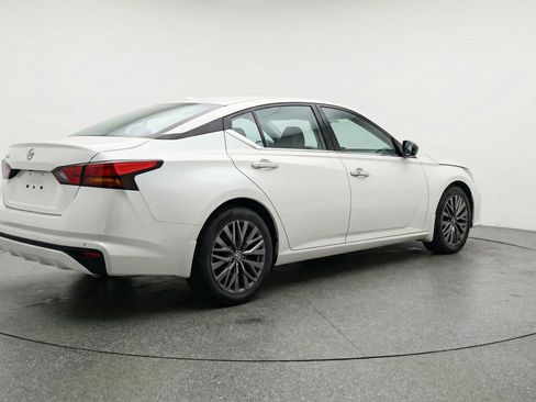 Used 2025 Nissan Altima 2.5 SV image 9