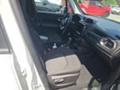 Used 2023 Jeep Renegade Latitude AWD/4WD image 5