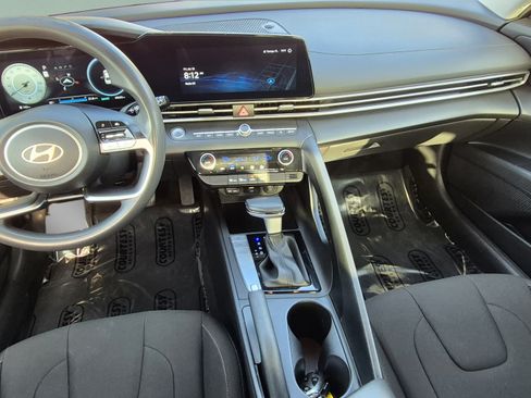 Used 2024 Hyundai Elantra SEL FWD image 15