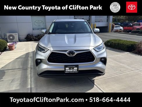 Used 2022 Toyota Highlander LE image 8