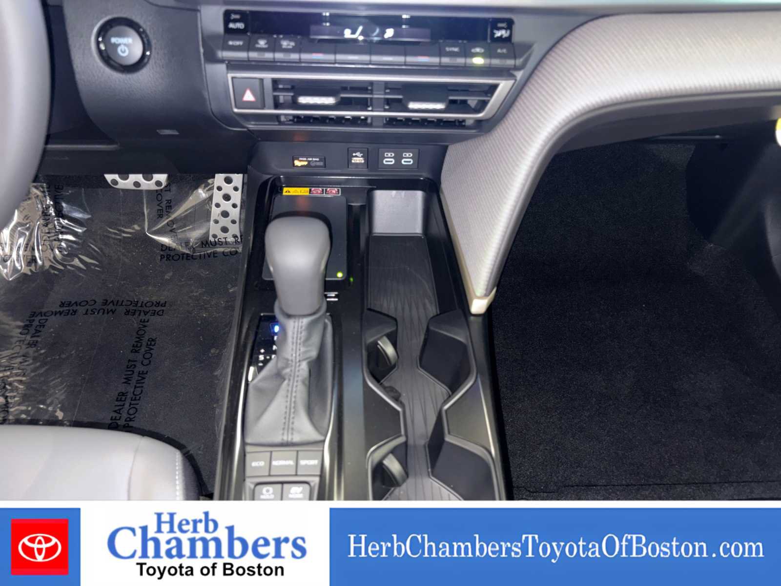 Used 2026 Toyota Camry SE FWD image 15