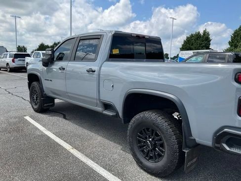 Used 2024 Chevrolet Silverado 2500 ZR2 w/ Technology Package AWD/4WD image 4