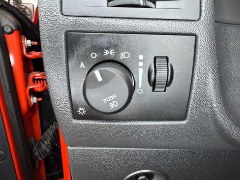 Used 2009 Dodge Challenger SRT8 RWD image 11