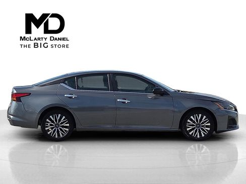 Used 2024 Nissan Altima 2.5 SV image 6