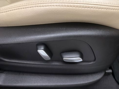 Used 2018 Cadillac XT5 AWD image 45