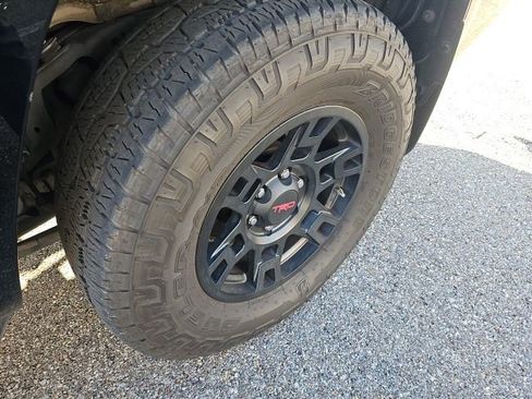 Used 2018 Toyota 4Runner SR5 Premium image 25