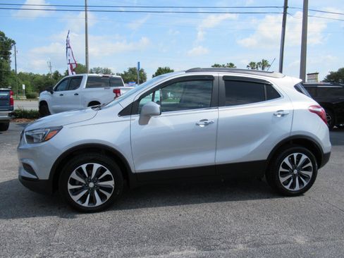 Used 2021 Buick Encore Preferred w/ Safety Package AWD/4WD image 2