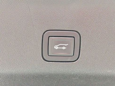 Used 2023 Chevrolet Tahoe Z71 w/ Luxury Package AWD/4WD image 34