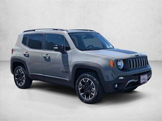 Used 2023 Jeep Renegade Latitude AWD/4WD video 3