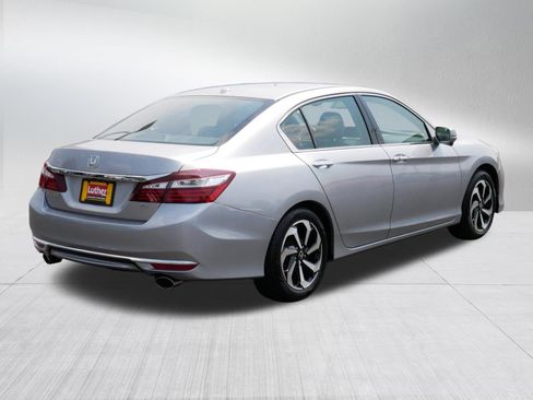 Certified 2017 Honda Accord EX-L image 7