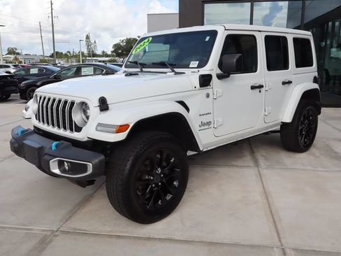 Used 2024 Jeep Wrangler Unlimited Sahara AWD/4WD image 8
