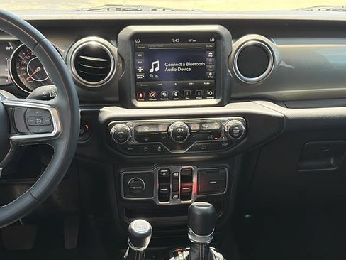 Used 2023 Jeep Gladiator Overland AWD/4WD image 15