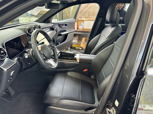 Used 2026 Mercedes-Benz GLC 300 image 2