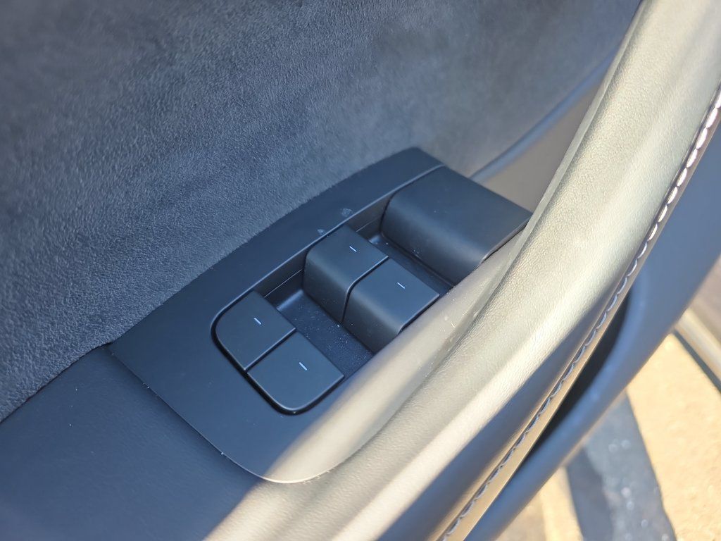 Used 2024 Tesla Model Y Long Range AWD/4WD image 19