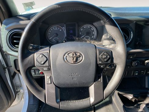 Used 2019 Toyota Tacoma TRD Off-Road image 10