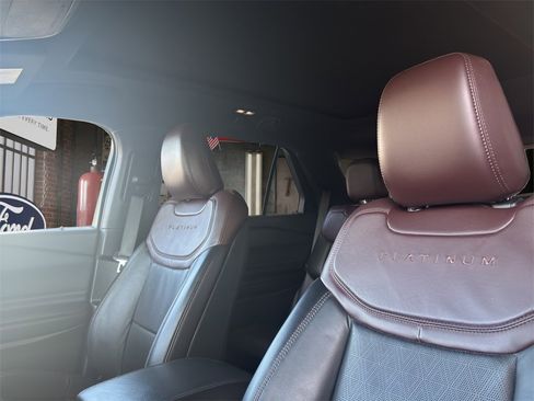 Used 2020 Ford Explorer Platinum w/ Premium Technology Package image 16