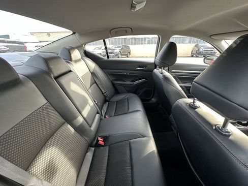 Used 2025 Nissan Altima 2.5 SR image 7