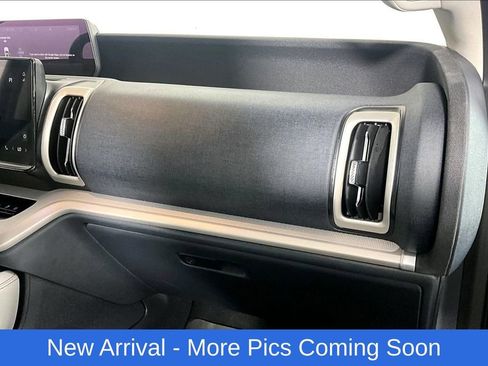 Used 2025 Ford Expedition Active AWD/4WD image 16