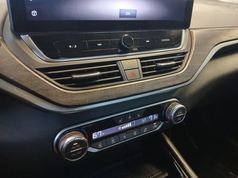 Used 2024 Nissan Altima 2.5 SL FWD image 20