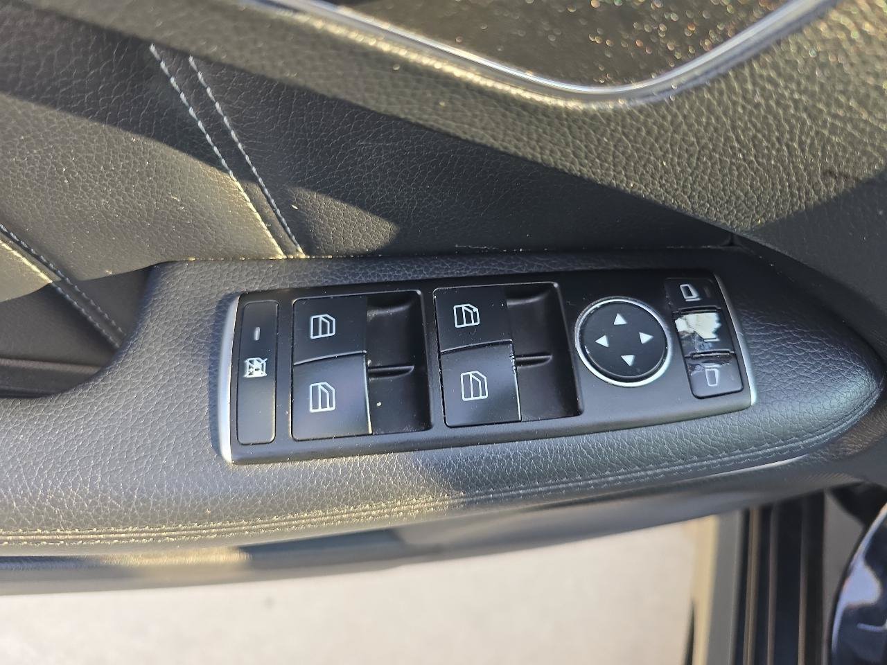 Used 2015 Mercedes-Benz E 400 4MATIC Sedan image 17