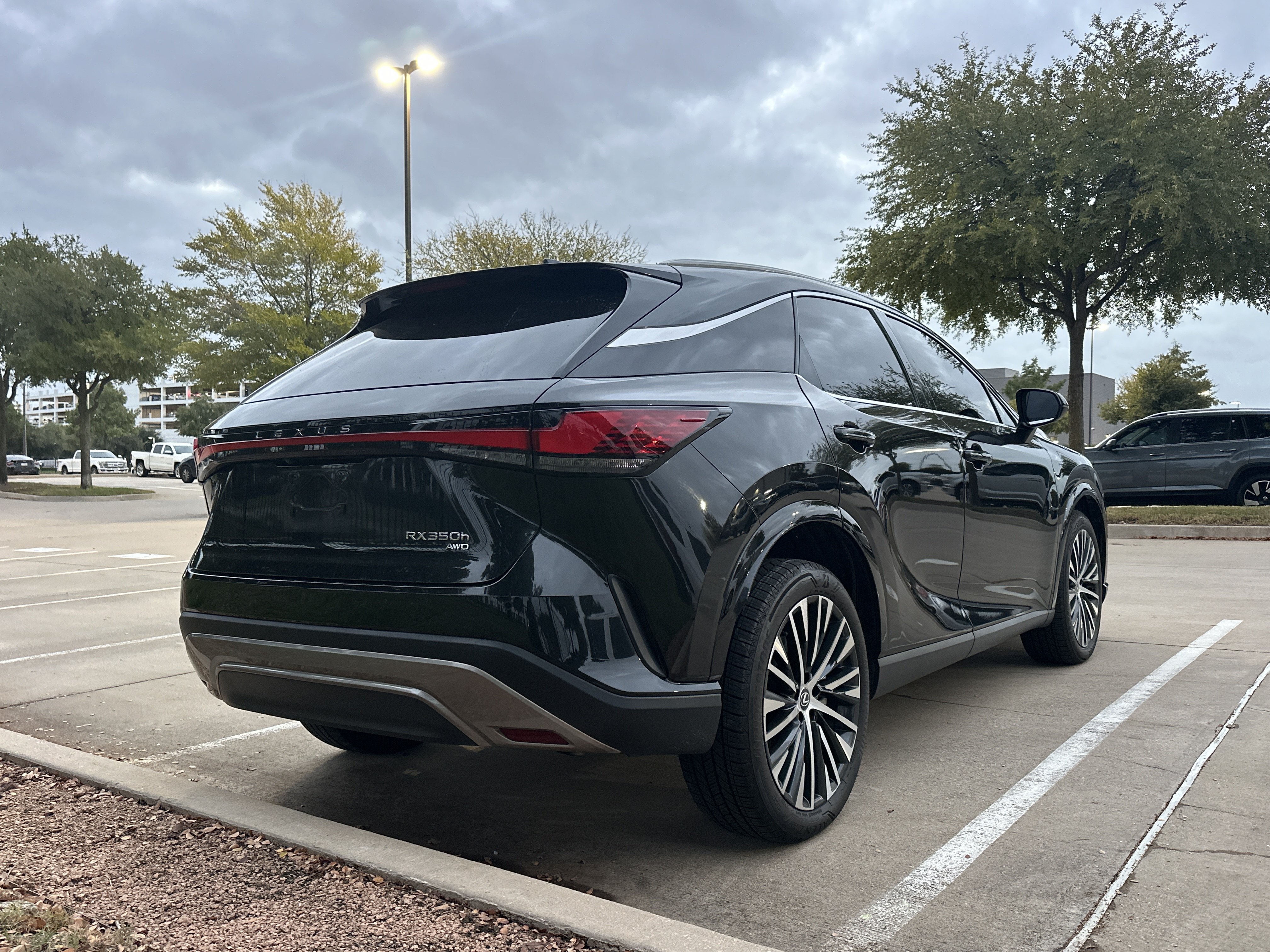 Used 2024 Lexus RX 350 w/ Technology Package AWD/4WD image 2