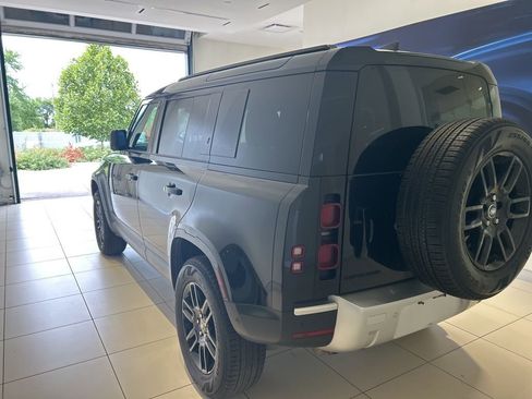 Used 2025 Land Rover Defender 110 S image 2